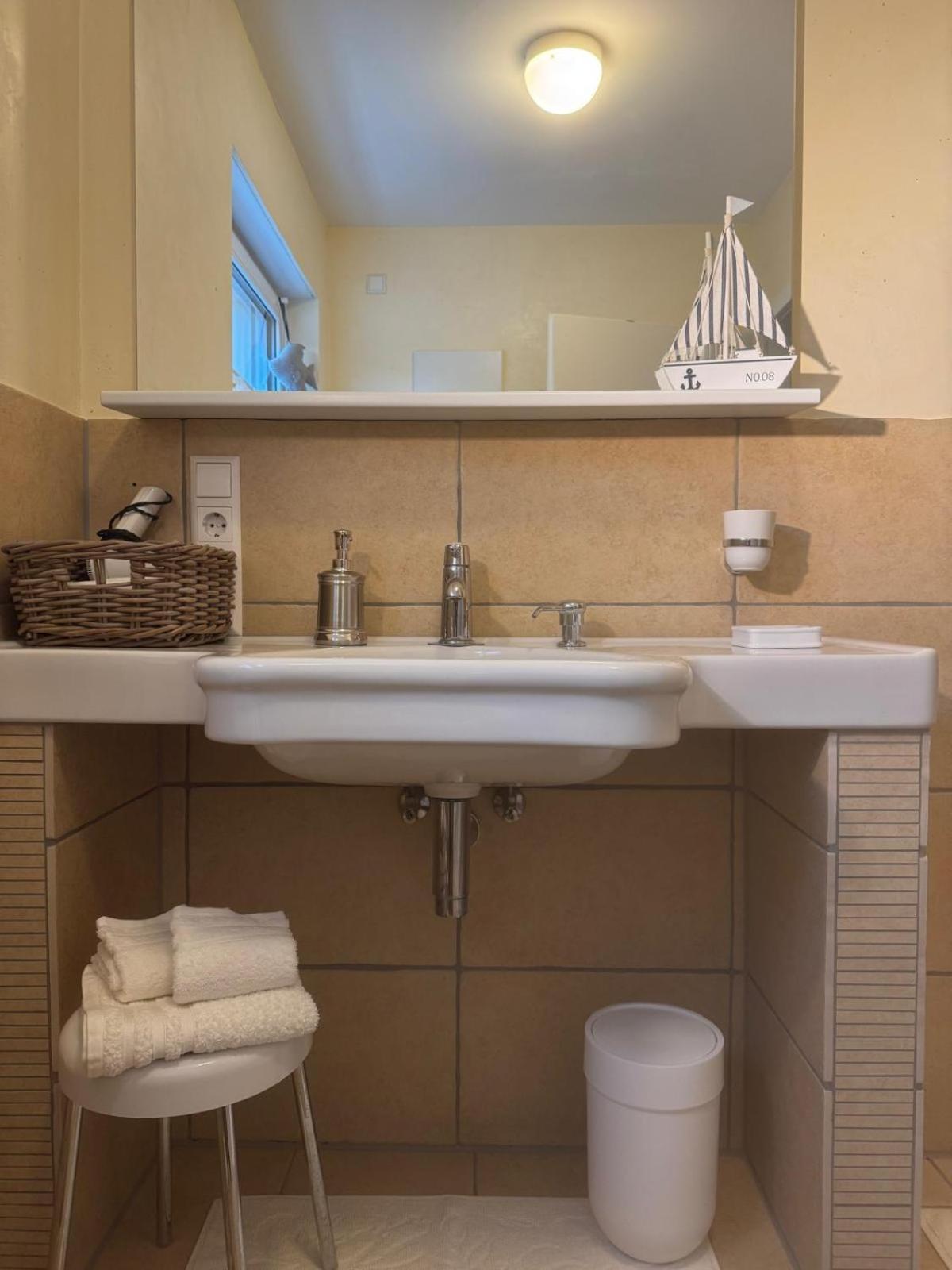 Gaestehaus Ina-Maria, Apartments Obernhof Ngoại thất bức ảnh